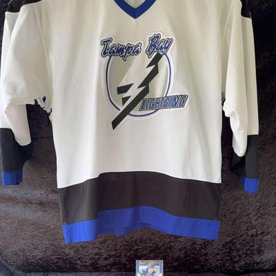 XL Tampa Bay Lighting Jersey And Martin St  Louis Collector Card