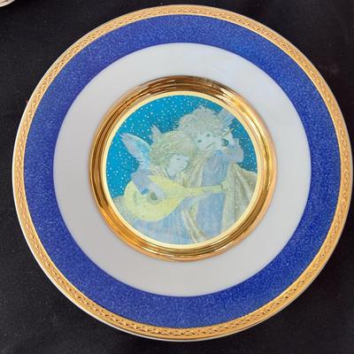 Vintage Art Collectors Christmas Plate.  Made In Japan