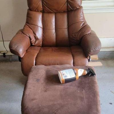 BenchMaster Stress-Free Recliner with Ottoman
