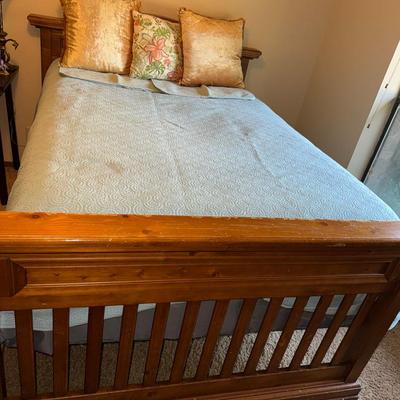 Full Bed + Bedding 