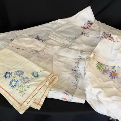 Cross Stitched Tablecloths, Napkins & Runners