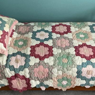 Twin Size Quilt & Sham I