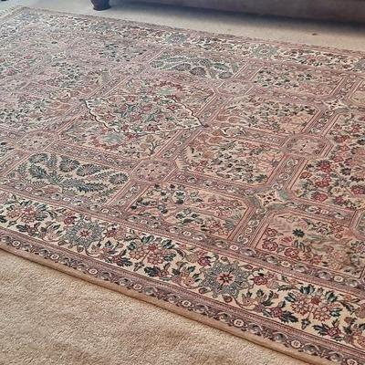 Traditional Wool Rug with Floral Design 6 Ft. x 9 Ft.