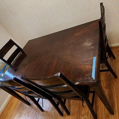 Wooden Dining Room Table And Four Wooden Chairs w/Cushions