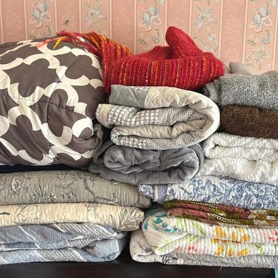 Quilts, Comforters, Fleeces & Wool Throws