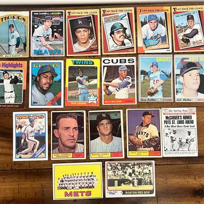 19 Vintage Topps Baseball Cards