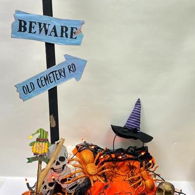 Kid’s Halloween Dress & Decor