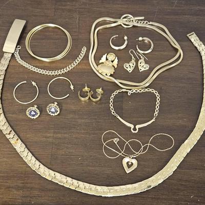 Gold Tone Jewelry Earrings Necklace Bracelet 