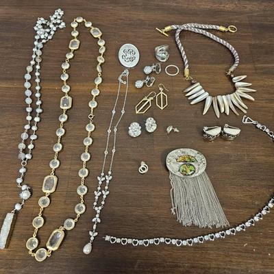 Assortment Of Gold & Silver Tone Jewelry Necklace Earrings Brooch