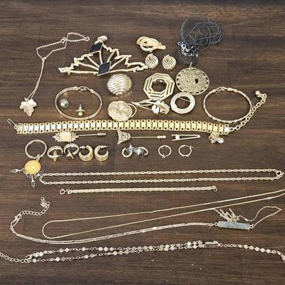 Vintage Gold Tone Jewelry Earrings Necklace Bracelet 