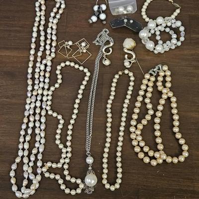 Faux Pearl Jewelry Necklace Bracelet Earrings 
