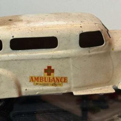 Wyandotte toys ambulance pressed steel