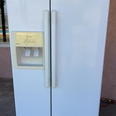 Two Door Whirlpool Refrigerator 25 ft.³