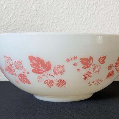 Vintage Pyrex Cinderella Gooseberry Pink Mixing Bowl