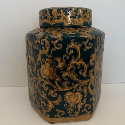 1 Vintage Chinese Porcelain  Ginger Jar 