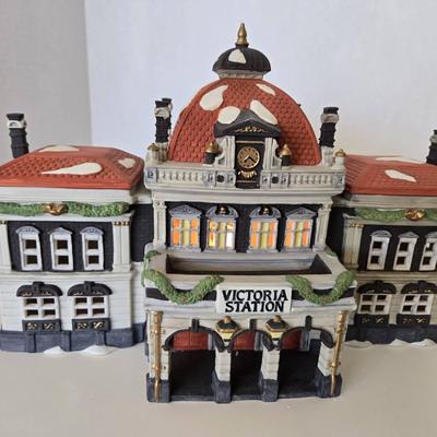 Dickens' Village Series Victoria Sration