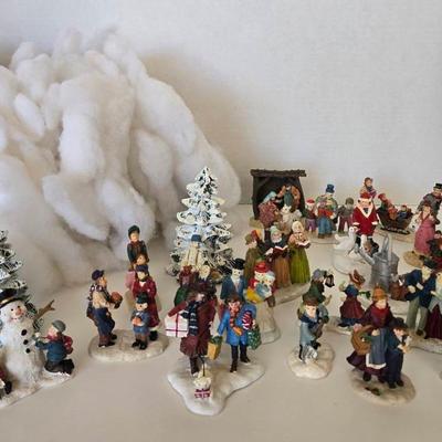 Dickens' Village Series Townspeople, Trees & Snow