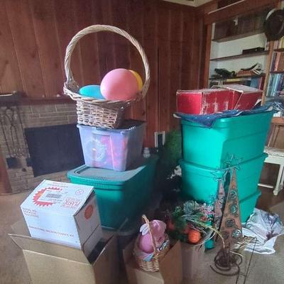 Huge Mystery Holiday Lot – Halloween, Christmas & Easter Decorations