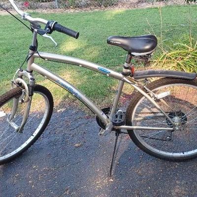 Landrider Auto Shift Men’s Bicycle – 17" Frame, Excellent Condition