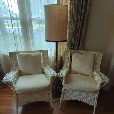3-Piece Set – Wicker Chairs and Lamp