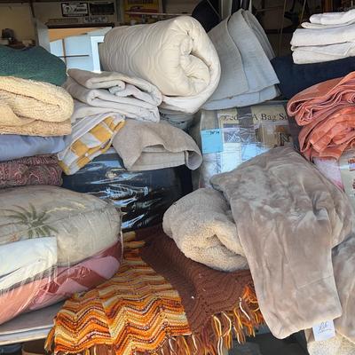 Laundry Cart, Linens Including Bedding Sets For Full And Queen Sized Bed, Quilt & Blankets