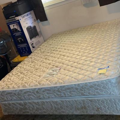 Queen Sealy Posturepedic Mattress 60x77x14