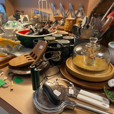Sale Photo Thumbnail #98: 7 kitchen items galore bowls, cups, small hand tools