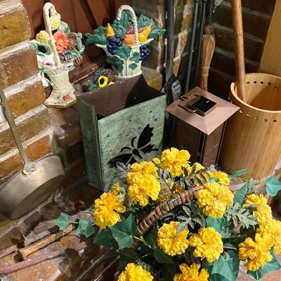 Sale Photo Thumbnail #53: decorative items including unusual painted cast iron door stops