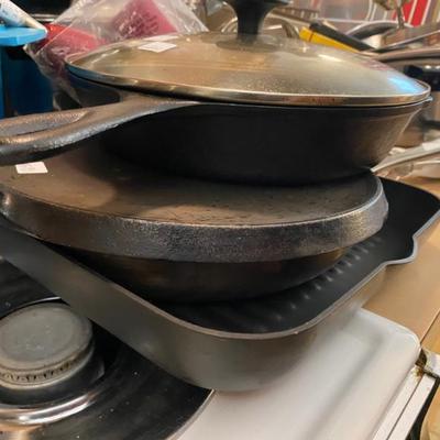 Sale Photo Thumbnail #72: 5 cast iron skillets and farberware pans