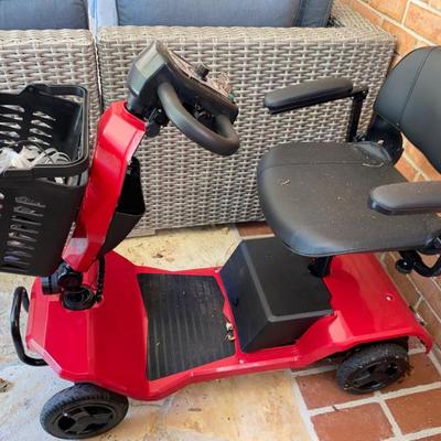 Electric mobile scooter