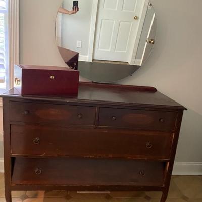 Chest with mirror 