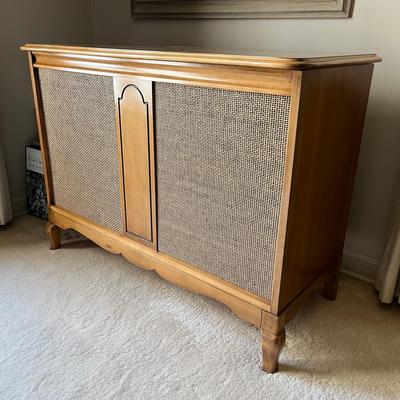 Vintage Mid Century Record Player & Radio Console W/ Vinyl Mystery Lot 