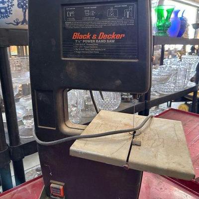 #6300 • Black and Decker 7.5” Band Saw
