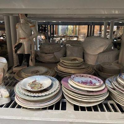#3266 • Statue, Piggy Bank, Plates
