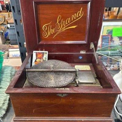#3010 • “The Grand” Disc Music Box Player

