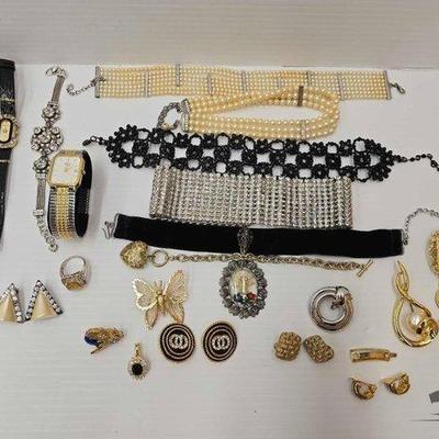 #1010 • Costume Jewelry
