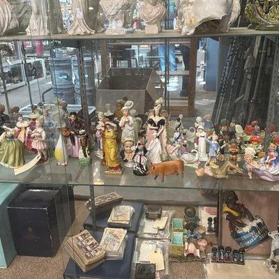 #2524 • Figurines
