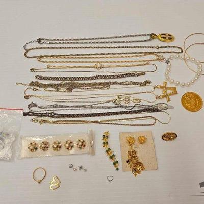 #1018 • Costume Jewelry
