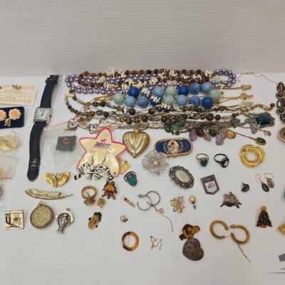 #1012 • Costume Jewelry
