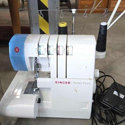 #4802 • Singer Finishing Touch Serger
