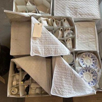 #3140 • Teacups, Saucers, Pie Birds, Figurines and Vases
