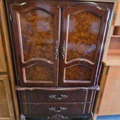 #4082 • Wooden Door Chest
