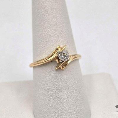 #746 • 14k Gold Ring with Diamond, 2.6g
