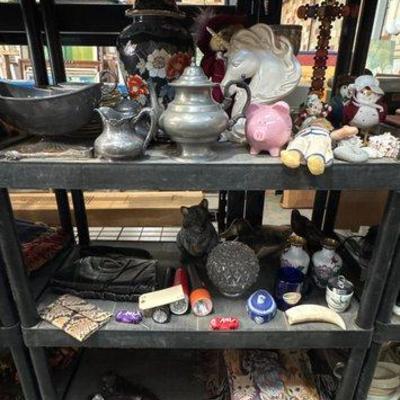 #3024 • Decor, Pillows, Tapestry, Book Ends, Flashlights & Bag
