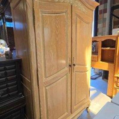 #4146 • Wooden Enclosed Entertainment Nook
