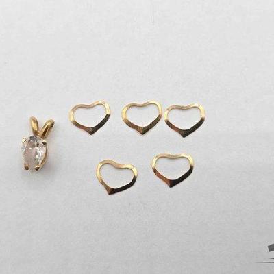 #770 • 14k Gold Pendant with Rhinestone and 5 Heart Pendants, 1.1g
