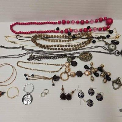 #1008 • Costume Jewelry
