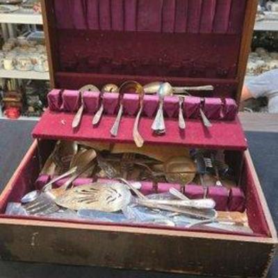 #2002 • Wm Rogers Overlaid Silverplate Flatware
