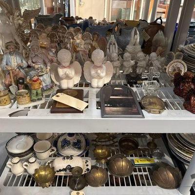 #3036 • Figurines, Decor and Dishware
