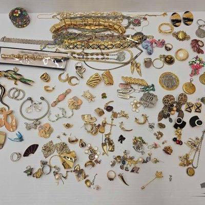 #1004 • Costume Jewelry
